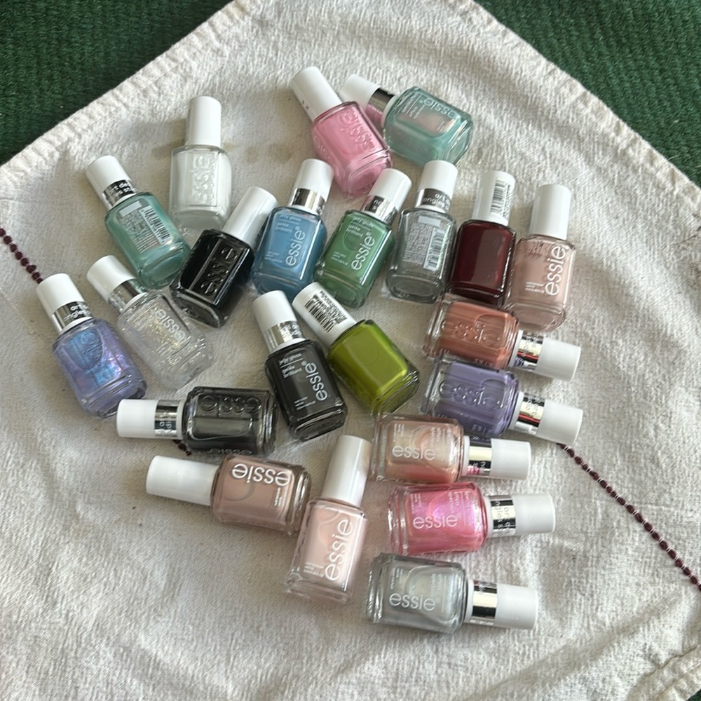 brand new nails polish 22 bottles (only used 5 bottles for 3 times max each)
